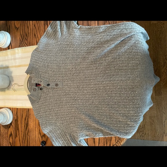Untuckit Cashmere Sweater - Picture 3 of 4